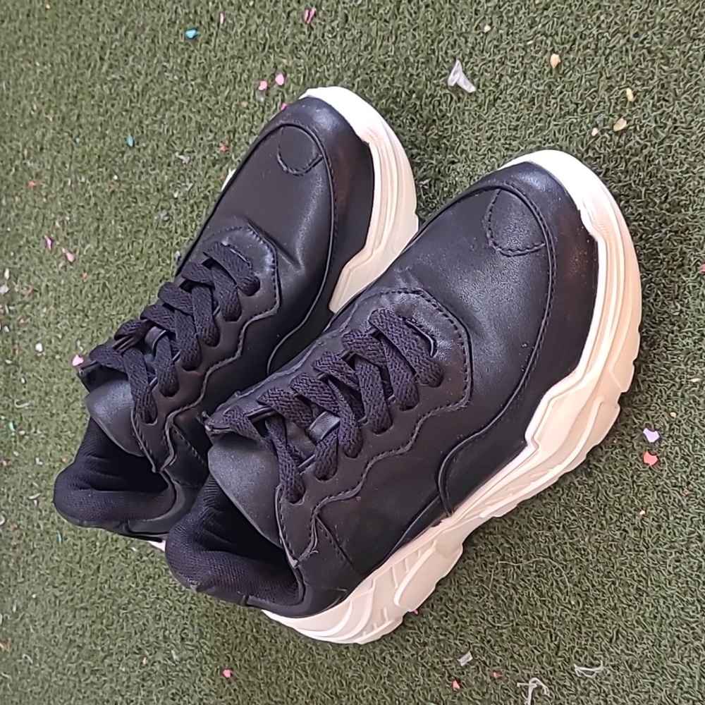 Fashion Nova's Level Sneakers